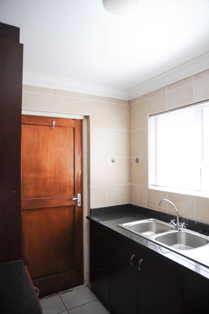 To Let 4 Bedroom Property for Rent in Calypso Beach Western Cape